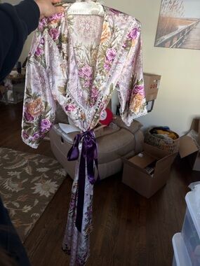 Vintage Floral Satin Kimono Robe with Purple Tie and Lace Trim